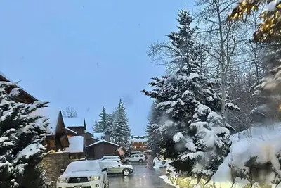 Image de Cozy 1-bedroom condo ski in/out in a beautiful in Snowmass Village.