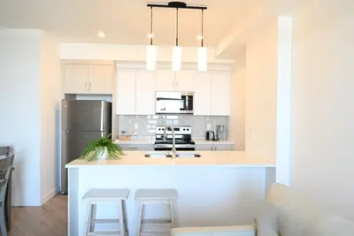 Image de New condo w/ fantastic view at west 17 Ave