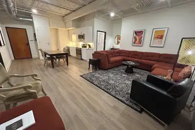 Image de The 610 Flats: Vueve 'n Vogue #27