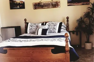 Image de Charming 1-bedroom suite in enchanting Montrose with WiFi, Ac