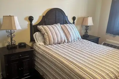 Image de charming 1-bedroom rental is  located  blocks from Auburn's Stadium/campus