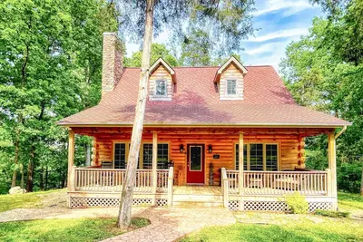 Image de Charming 3 bedroom cabin in Shenandoah with hot tub, firepit and river access