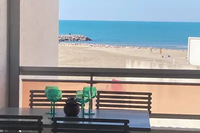 Image de Très beau T2 meublé, Tb équipé vue mer sur plage entre Montpellier et Camargue