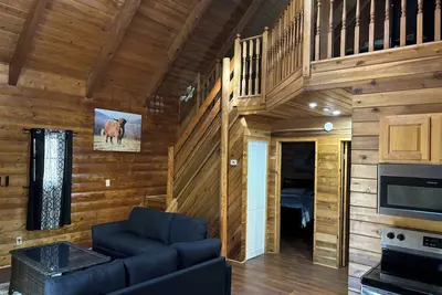 Image de {Cabin #2 of 4}\"The Comfort Zone\" Pet Friendly 5 Star Cabin