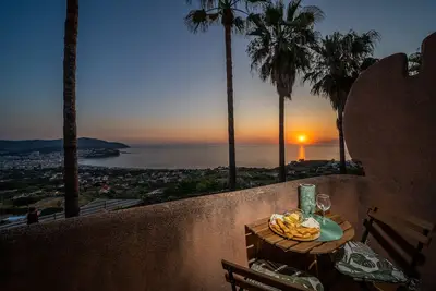 Image de Cozy apartment with spectacular views of the gulf and Capri.