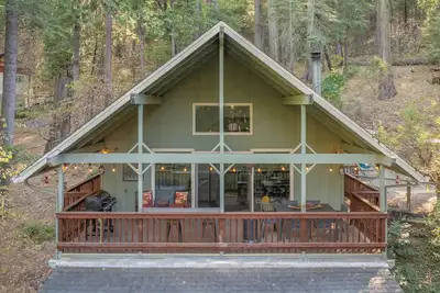 Image de Owl's Nest - Walking Distance to Lake, Hot Tub, Pet Friendly w/ New Ac