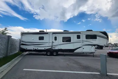 Image de Spacious Rv for Short/Long Term Rent