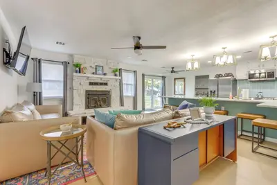 Image de Half-Mi to Grand Lake & Marina: Monkey Island Home