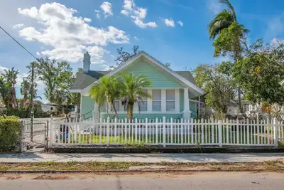 Image de Charming 3-bedroom mid-century bungalow with WiFi, pet friendly, Ac in Bradenton