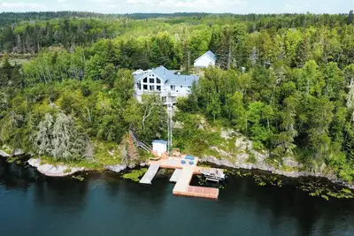 Image de Stunning Cabin On Lotw With Hottub Ten Min From Kenora