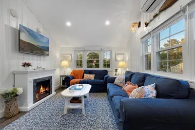 Image de Cottage near Beach, A/C, Fenced Patio, Fire table