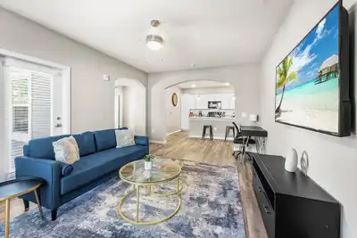 Image de Deluxe and Spacious Condo w/ Pool, Gym and Laundry