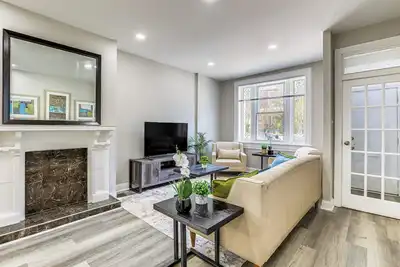 Image de Stylish, Walkable Rowhouse Near Art Museums & Zoo!