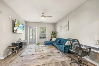 Image de Gorgeous 2 Bed /2 Bath Condo Close to Beaches