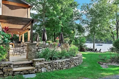 Image de Lake George 3 Cabin Oasis w/ Dock Access