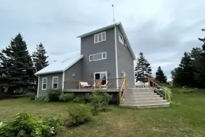 Image de Family-Friendly Beach House on Pei with Steps to Private Sandy Beach