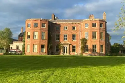 Image de Large, comfortable Manor House near Ludlow with ten en-suite bedrooms.