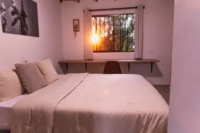 Image de Moderno dúplex con vista boscosa y parking en Buenos Aires, Medellín.