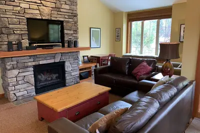 Image de 5 Min. Drive to the Resort and Fernie. Hot Tub