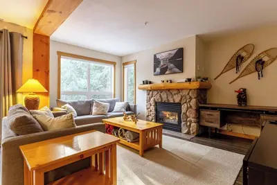 Image de Ski In Back to your Private Hot Tub. Dog Friendly.