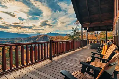 Image de 4-bedroom Cabin, Sleeps 12, WiFi, Incredible Views, Hot Tub