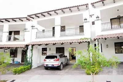 Image de Beautiful Modern Home in Res San Andres