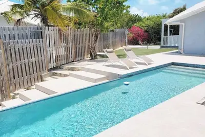 Image de Charming 1-bedroom Waterfront cottage in tranquil Chalk Sound