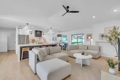 Image de 5br with New Heated Pool! 6mi from Ami Beach & Img Academy! Winter Sale