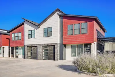 Image de Pets Welcome: Newly Built Abode in Canyon!