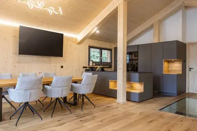 Image de Superior Chalet # 10 with Sauna & Hot Tub