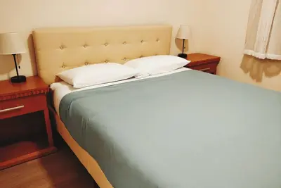 Image de Spacious 4-bedroom basement suite near Port Mann bridge