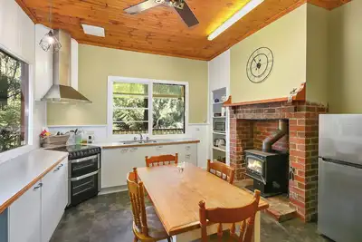 Image de Lola's cottage in the heart of Warburton with views of the Yarra River