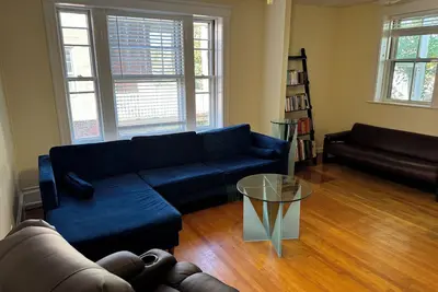 Spacious 3 bedroom Porter Square Apartment, 1 mile from Harvard, Lesley & Tuffs.