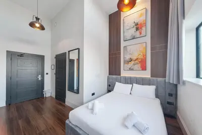 Central Hastings Bright Studio Apartment