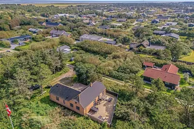 Beautiful holiday home with spa and sauna, close to the North Sea and the center of Søndervig.