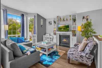 Image de 33 Executive Home, A/C, Garage, By Airport.