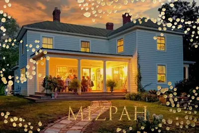 Image de Artist's Historic Farmhouse + Mountain Cideries + Bed & Breakfast, Fire pit