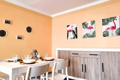 Image de Appartement Confortable à 80m de la Plage avec Terrasse et Parking - Roses