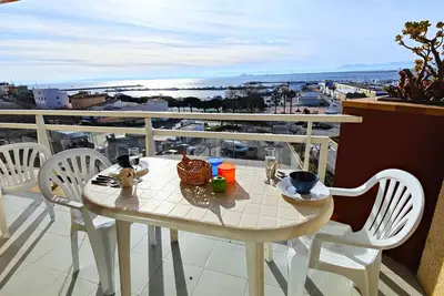 2166 Rocmar 1 4-C, Excelente Situacion Frente Al Puerto Pesquero Y Con Vista A La Bahia. Gran Terraza. Gran Parking PÚBLICO Delante.