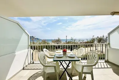 Image de Alexandara. Apartamento frente al mar con gran terraza y vistas espectaculares.