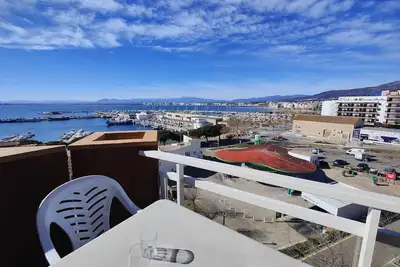 Image de 3140 Rocmar 7 5-A, Excelente SITUACIÓN Frente Al Puerto Pesquero Y Con Vista A La BAHÍA. Ultima Planta Del Edificio. Gran Parking PÚBLICO Delante.