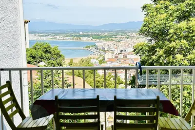 Image de Cant Dels Ocells. Luminoso apartamento con vistas panorámicas al mar.