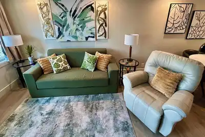 Image de 110 Walk In No Stairs Near downtown & Convention