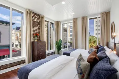 Image de Contemporary Downtown Condo | Near River St