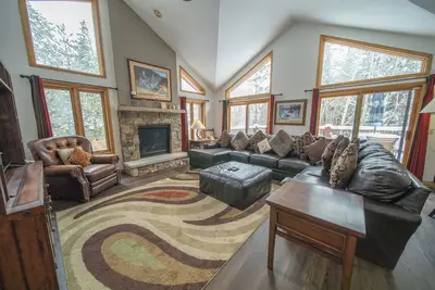 Bring the Dogs(fees apply)  Private hot tub, large deck