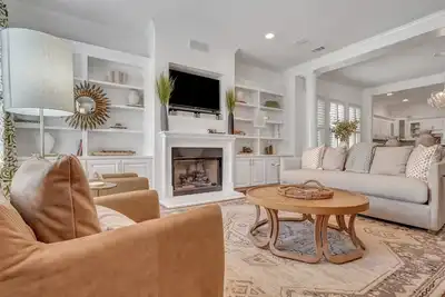 Image de Luxury Living w/ Private Pool + Parking Steps to River by Lucky Savannah