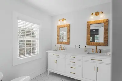 Image de Cozy Stay by King St - New Luxury Home, 11 Bedrooms 7 Bathrooms