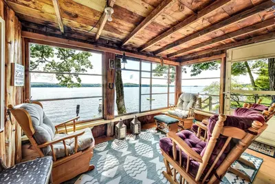 Image de Classic Maine 3-bedroom steps from Great Pond, newly decorated, work or play!