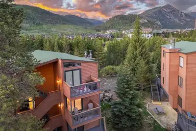 Peaceful Mountain Condo with River Views/ 5 Minute Walk to Slopes