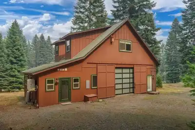 Image de Gorgeous Lakeside BarnHOUSE + Sauna!